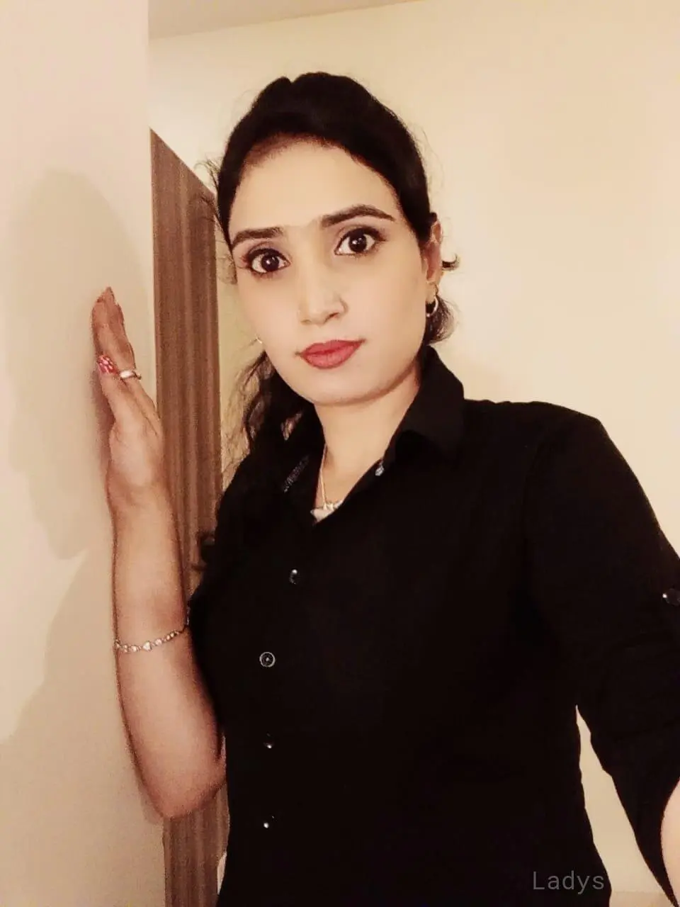 Ishika, 22 years latina escorts girl, height 165 sm, Weight  kg, listcrawler Kolkata