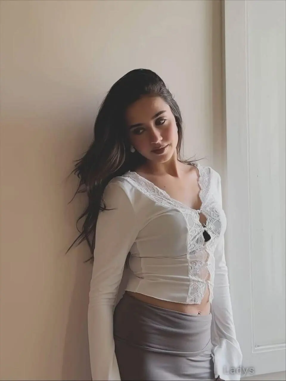 Rose, 23 years latina escorts girl, height 154 sm, Weight  kg, listcrawler Kolkata