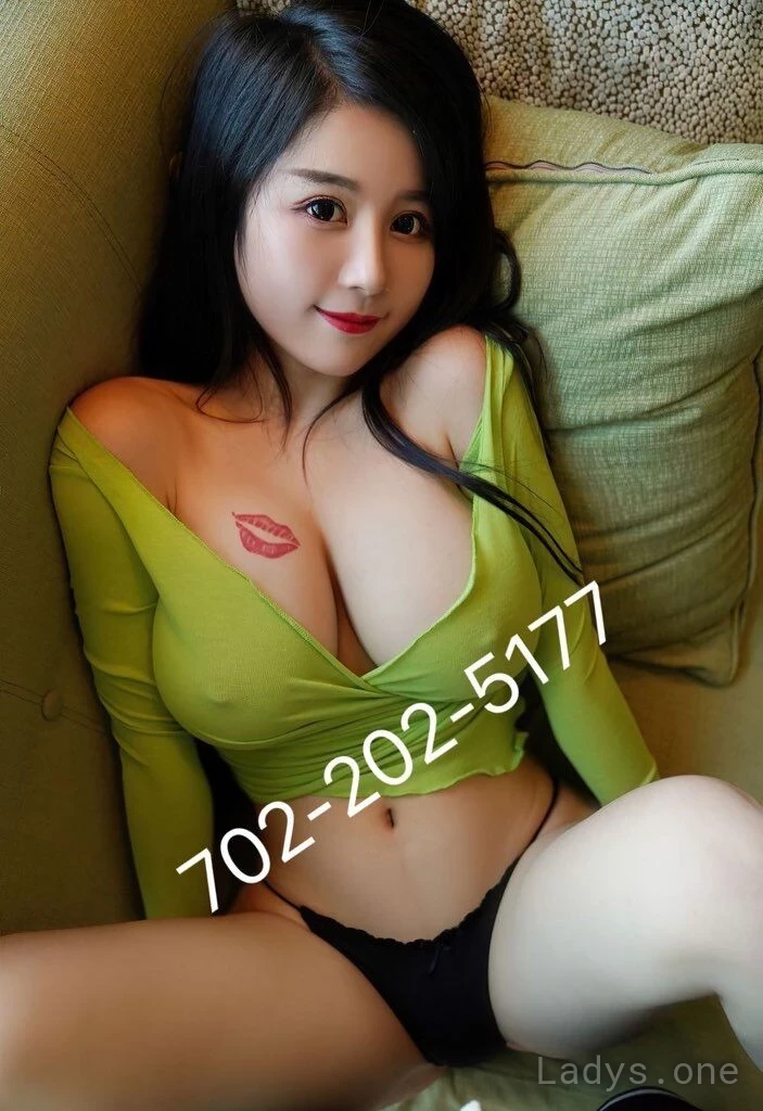 Zoe, 24 years old Las Vegas escort girl with big tits, height 162 sm, Weight 52 kg