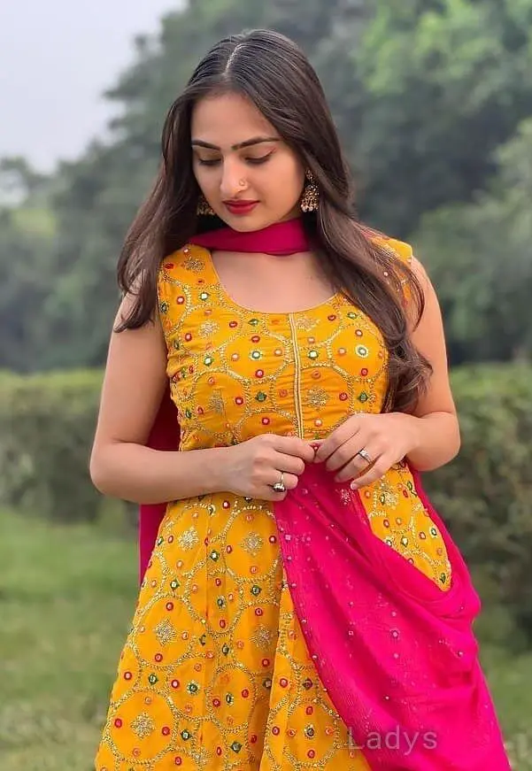 LUDHIANA, 21 years latina escorts girl, height 157 sm, Weight  kg, listcrawler Ludhiana