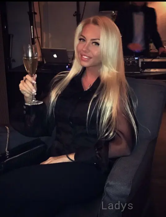 Elina, 35 years latina escorts girl, height 172 sm, Weight 56 kg, listcrawler Luxembourg