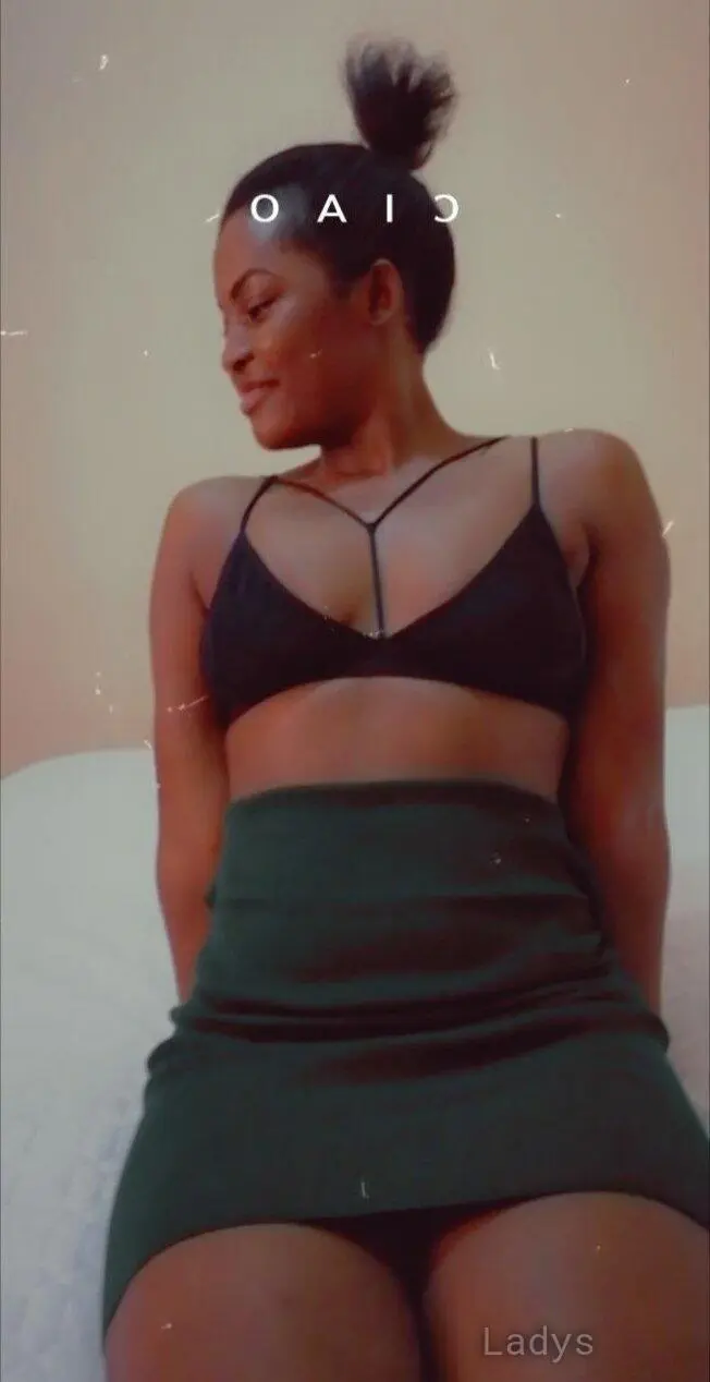 Lizzy, 26 years latina escorts girl, height 136 sm, Weight kg, listcrawler Medina