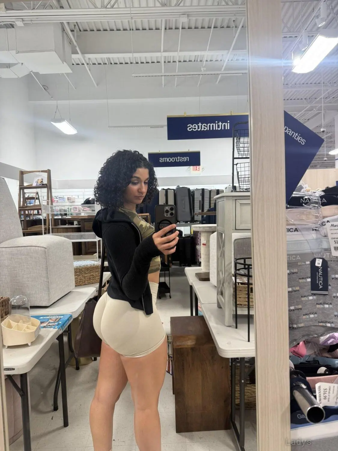 Zoé, 24 years latina escorts girl, height 168 sm, Weight kg, listcrawler Milan