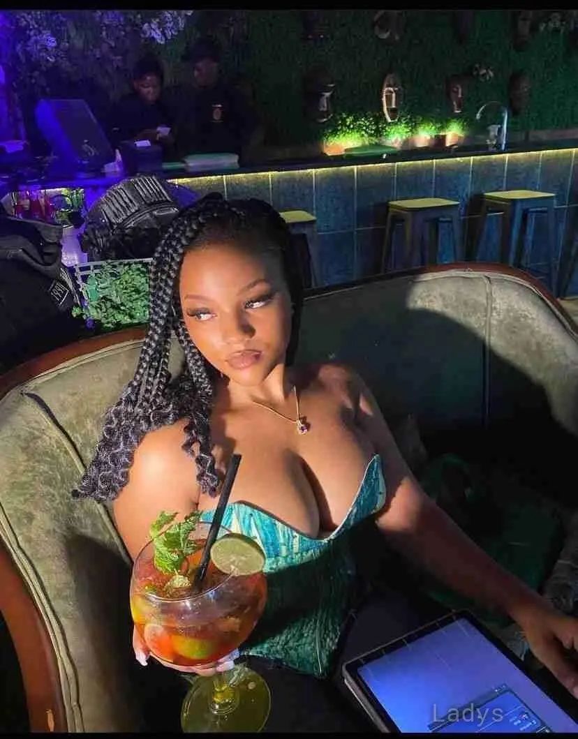Naomi, 22 years latina escorts girl, height 159 sm, Weight  kg, listcrawler Mombasa