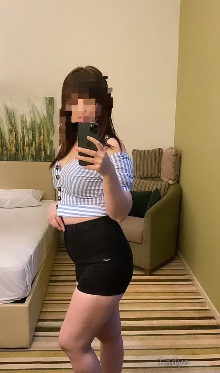 Irina, 22 years latina escorts girl, height 165 sm, Weight kg, listcrawler Mumbai