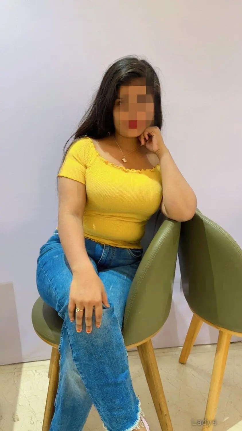 Priya, 20 years latina escorts girl, height 145 sm, Weight  kg, listcrawler Mumbai