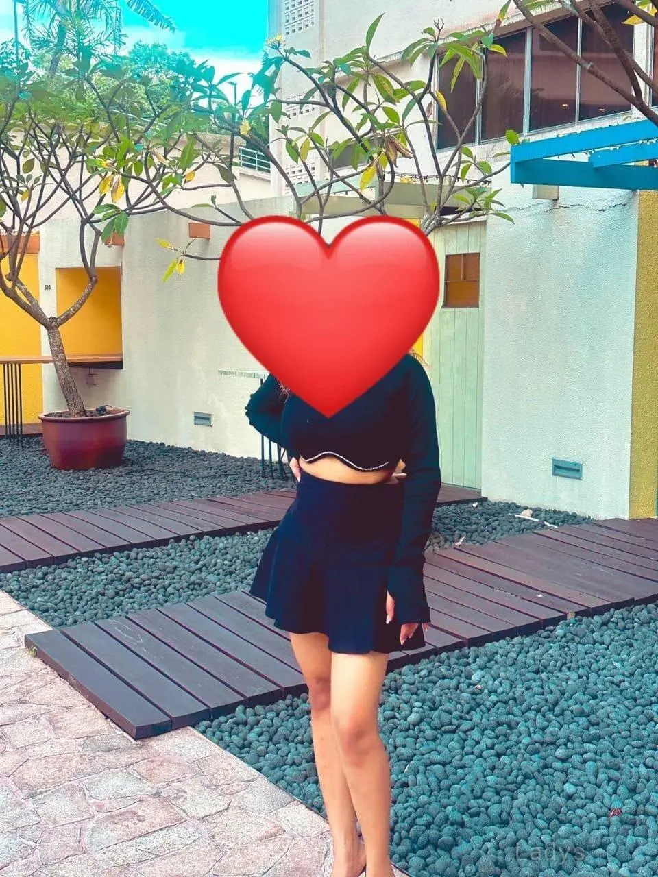 Sara, 25 years latina escorts girl, height 165 sm, Weight  kg, listcrawler Mumbai