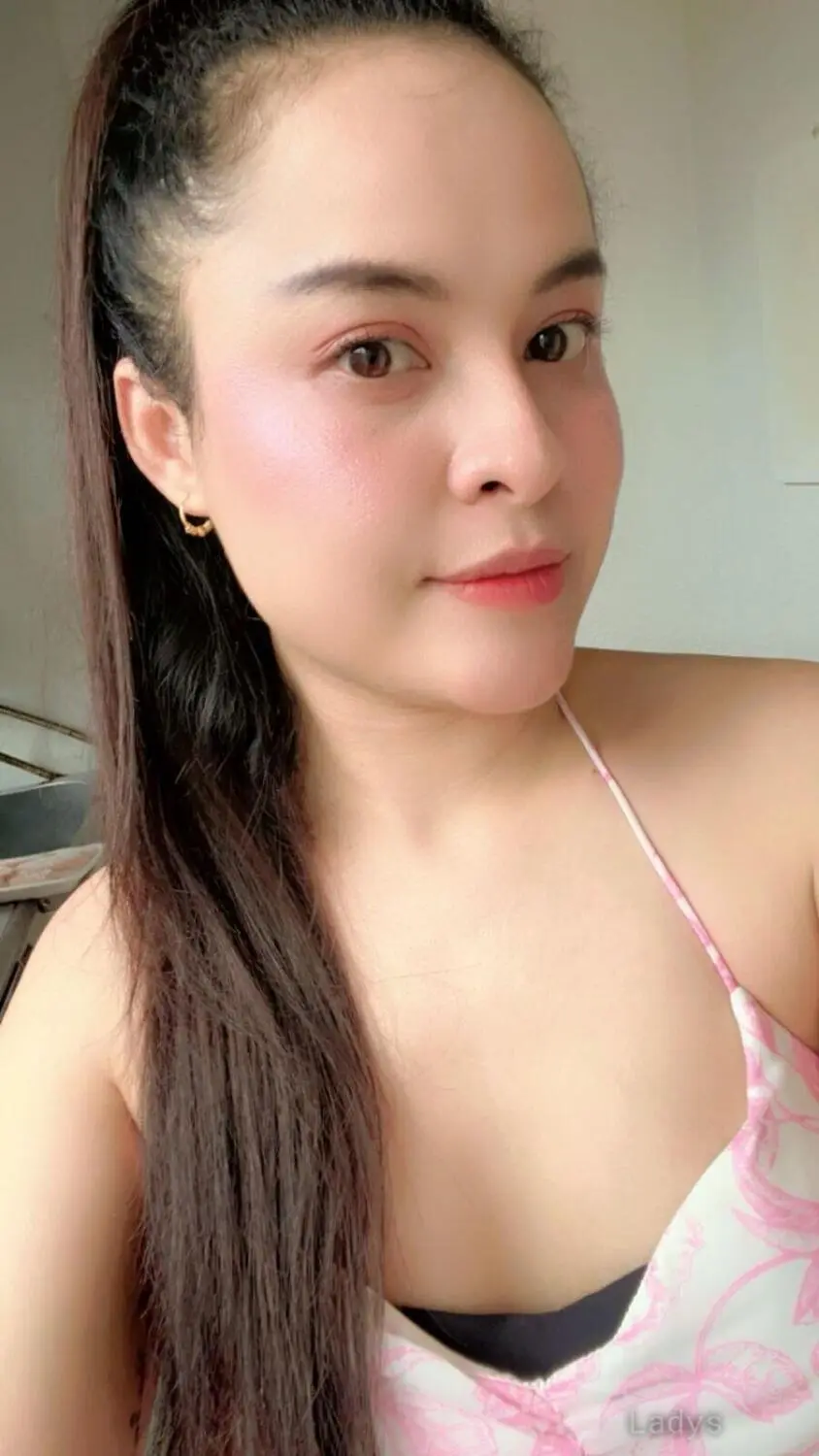 Bovy's return to MuscatMuscat's captivating BovyBovy's seductive presence