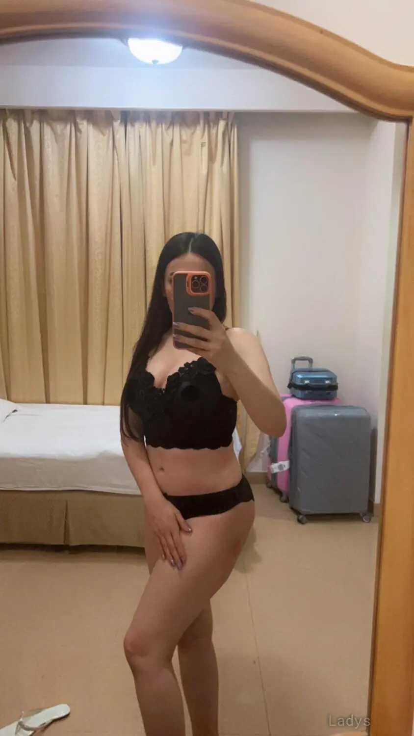 Mahsa, 23 years latina escorts girl, height 172 sm, Weight  kg, listcrawler Muscat