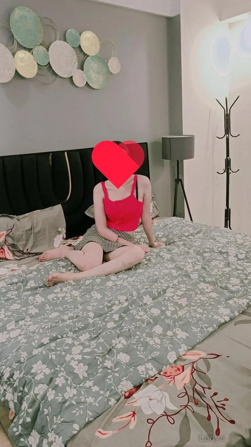 Alia, 25 years latina escorts girl, height 154 sm, Weight kg, listcrawler Noida