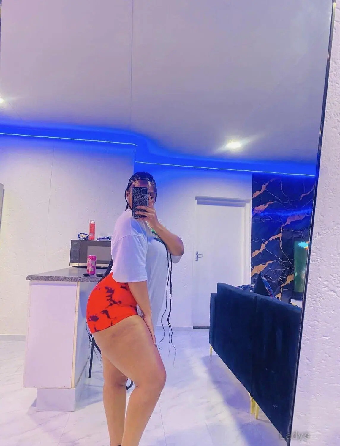 Lora, 23 years latina escorts girl, height 170 sm, Weight  kg, listcrawler Okinawa