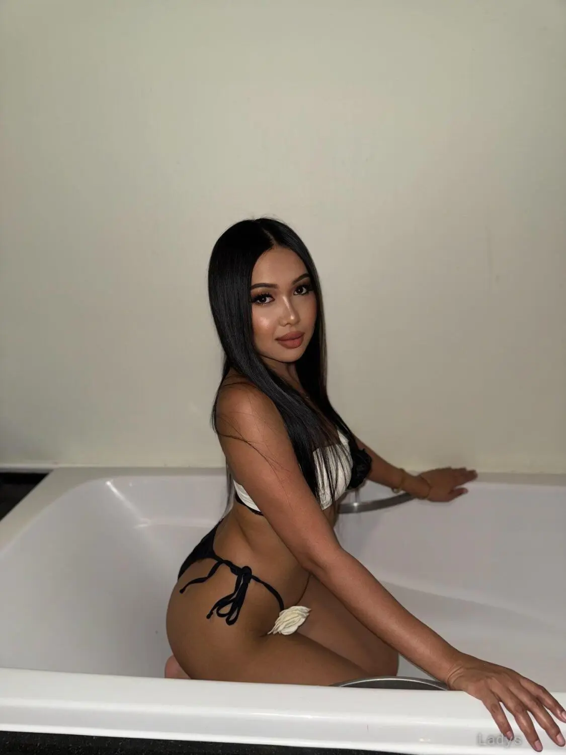 Mimi, 26 years latina escorts girl, height 162 sm, Weight  kg, listcrawler Okinawa