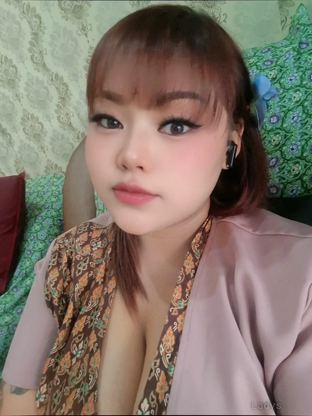 Smiles, 28 years latina escorts girl, height 163 sm, Weight  kg, listcrawler Phuket
