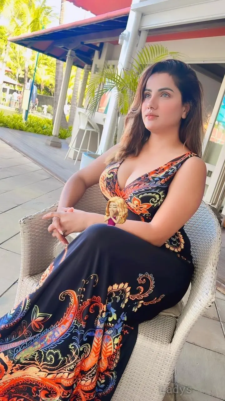 Hanna, 24 years latina escorts girl, height 154 sm, Weight  kg, listcrawler Pune