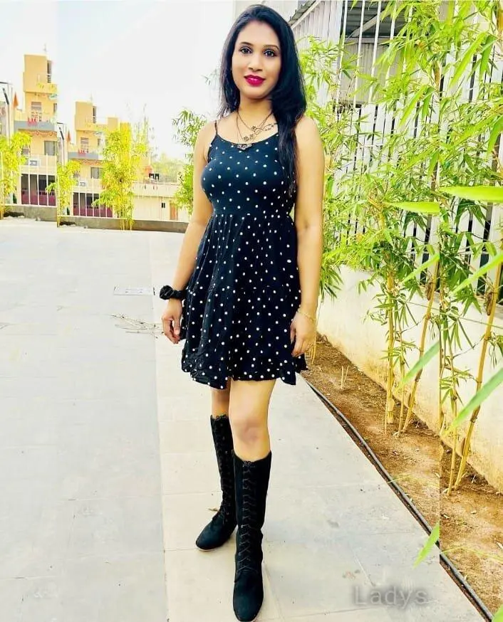 Rousy, 22 years latina escorts girl, height 154 sm, Weight  kg, listcrawler Ranchi