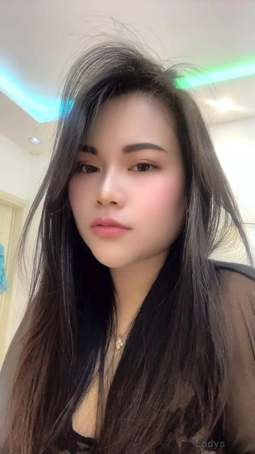 Bee, 25 years latina escorts girl, height 165 sm, Weight kg, listcrawler Riyadh