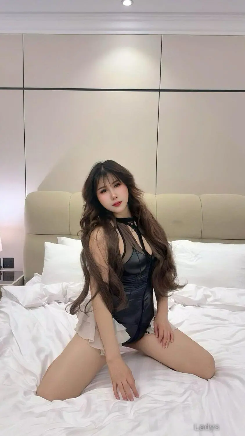 Emmy, 26 years latina escorts girl, height 165 sm, Weight kg, listcrawler Riyadh
