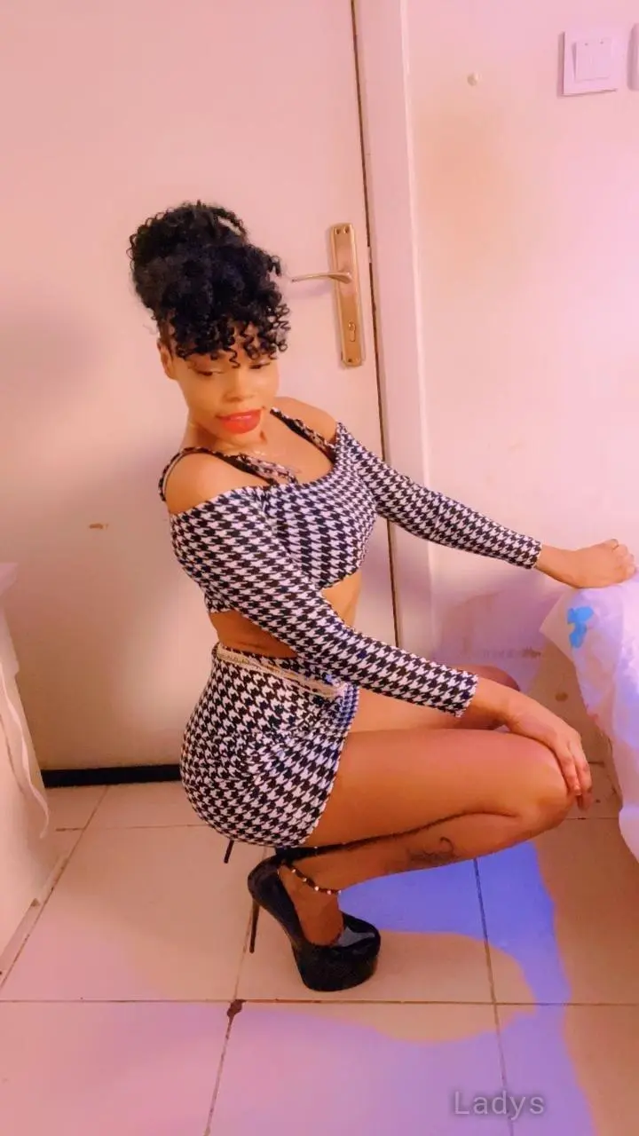 Lina, 24 years latina escorts girl, height 154 sm, Weight  kg, listcrawler Riyadh