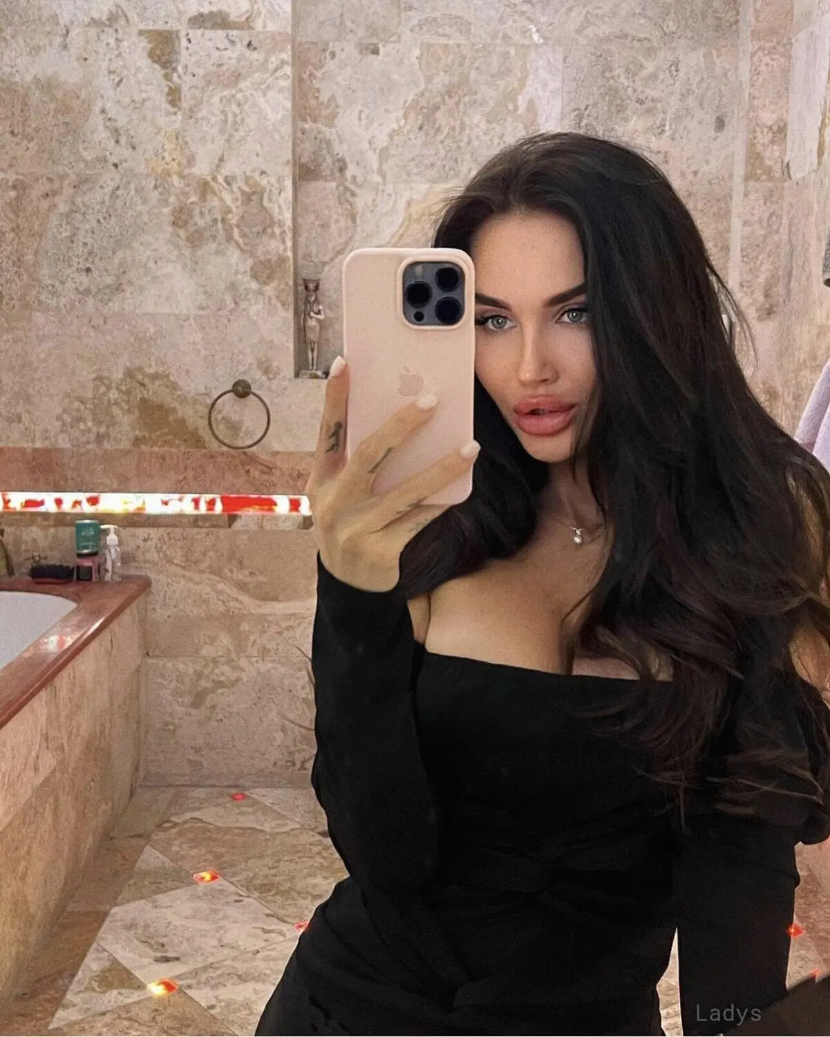 Marina, 24 years latina escorts girl, height 168 sm, Weight kg, listcrawler Riyadh