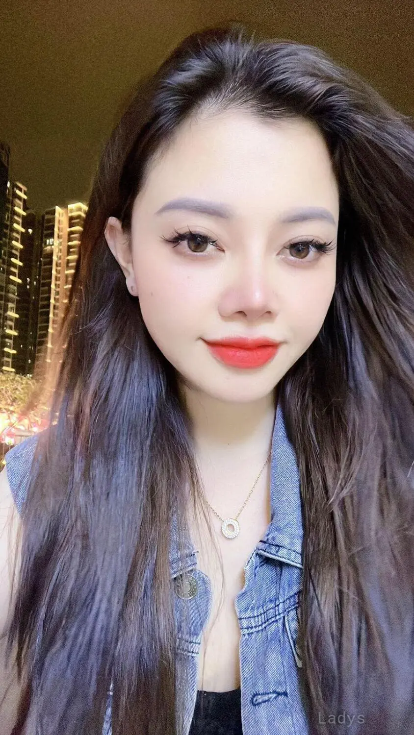 Moon, 22 years latina escorts girl, height 162 sm, Weight  kg, listcrawler Riyadh