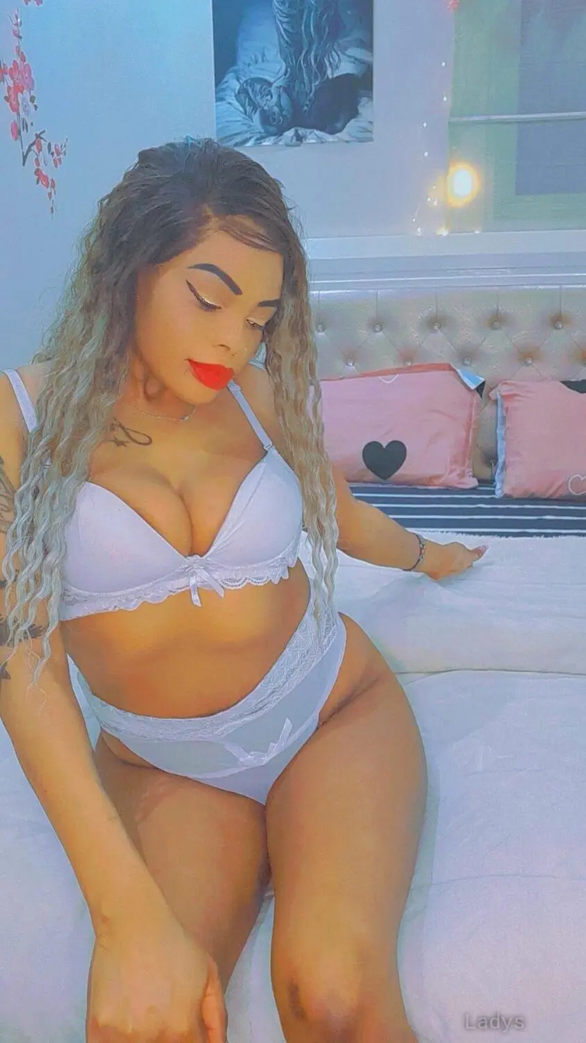 Tinna, 28 years latina escorts girl, height 160 sm, Weight kg, listcrawler Riyadh