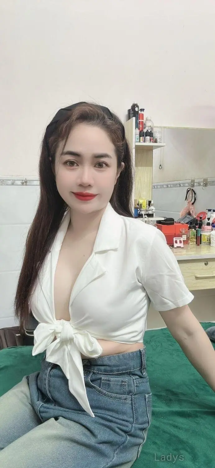 Alina, 23 years latina escorts girl, height 160 sm, Weight kg, listcrawler Salalah