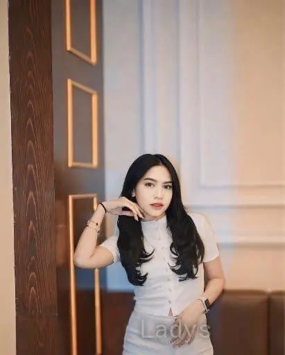 Caludia, 21 years latina escorts girl, height 159 sm, Weight  kg, listcrawler Singapore