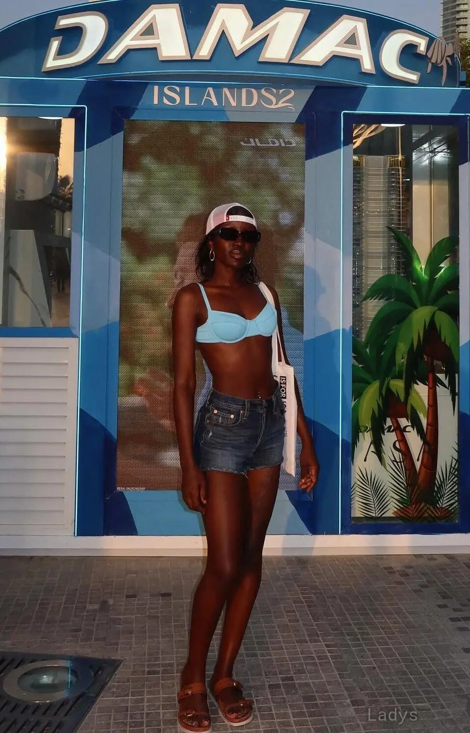 Lynn, 22 years latina escorts girl, height 172 sm, Weight  kg, listcrawler Singapore