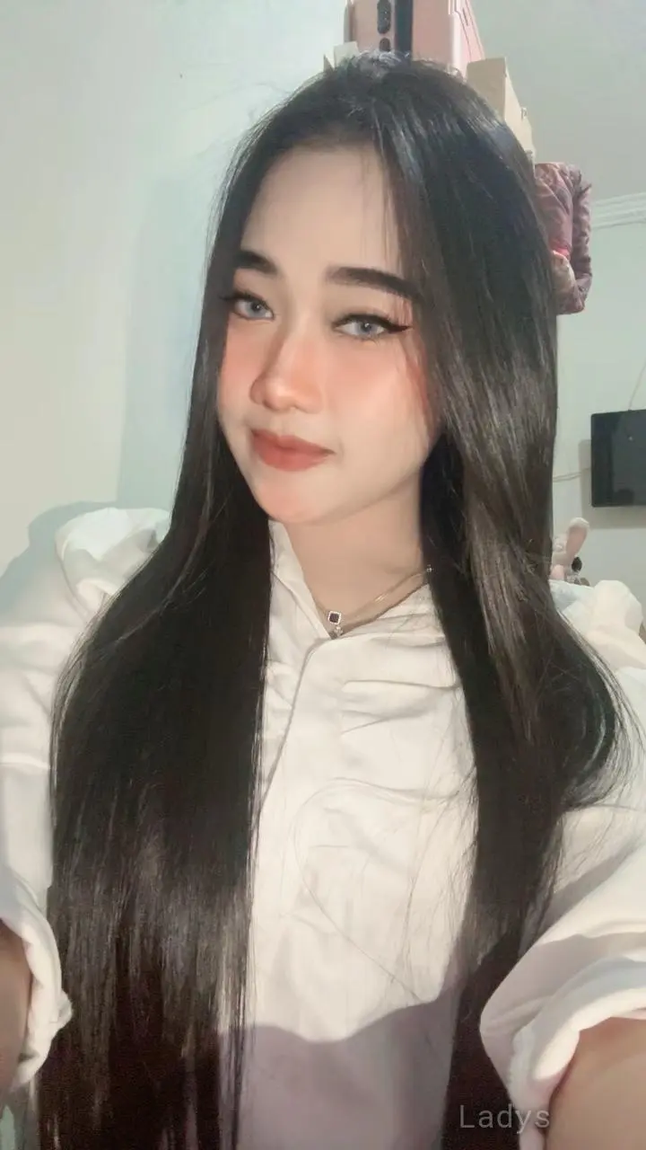 Mella, 22 years latina escorts girl, height 160 sm, Weight kg, listcrawler Surabaya
