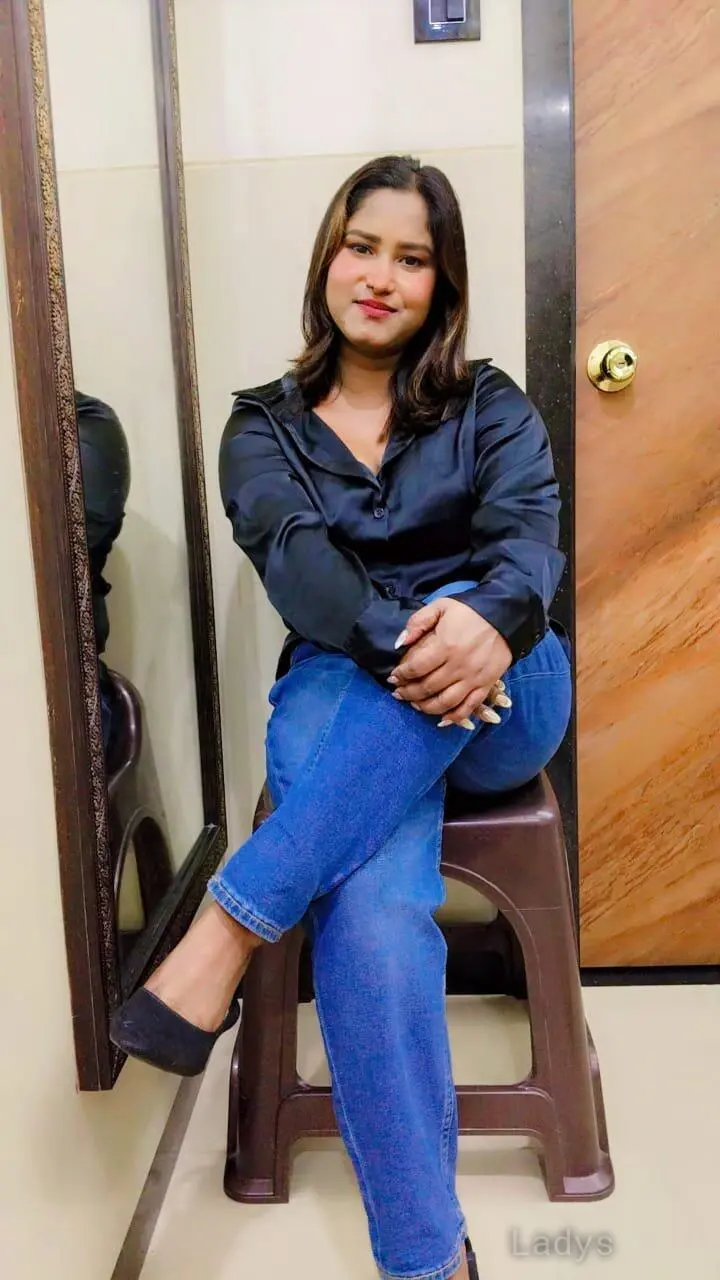 Alice, 24 years latina escorts girl, height 172 sm, Weight  kg, listcrawler Thane