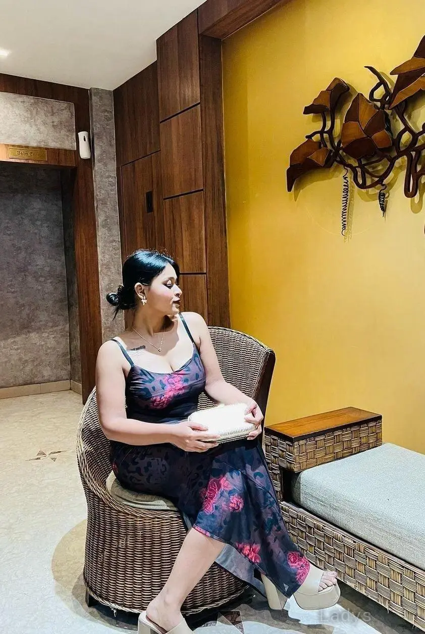 Linda, 22 years latina escorts girl, height 154 sm, Weight  kg, listcrawler Thiruvananthapuram