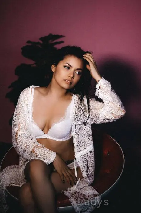 Lola, 20 years latina escorts girl, height 167 sm, Weight 56 kg, listcrawler Tirana