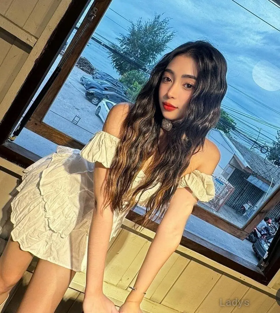 EMMA, 22 years latina escorts girl, height 168 sm, Weight  kg, listcrawler Tokyo