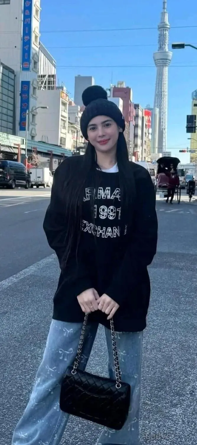 Zuzu, 23 years latina escorts girl, height 170 sm, Weight kg, listcrawler Tokyo