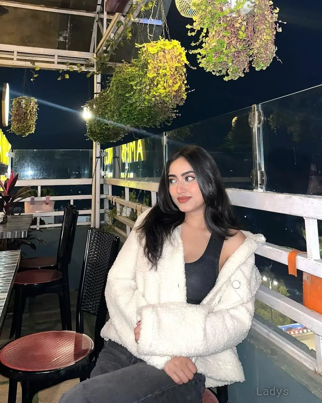 Nisha, 21 years latina escorts girl, height 157 sm, Weight  kg, listcrawler Udaipur