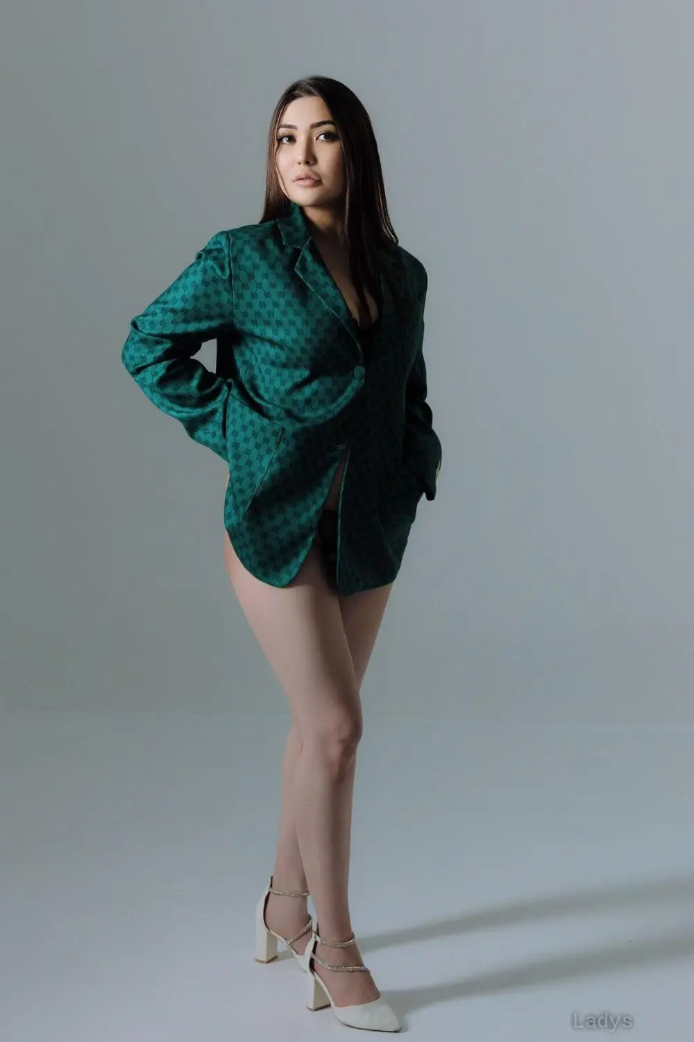 May, 28 years latina escorts girl, height 165 sm, Weight kg, listcrawler Yanbu