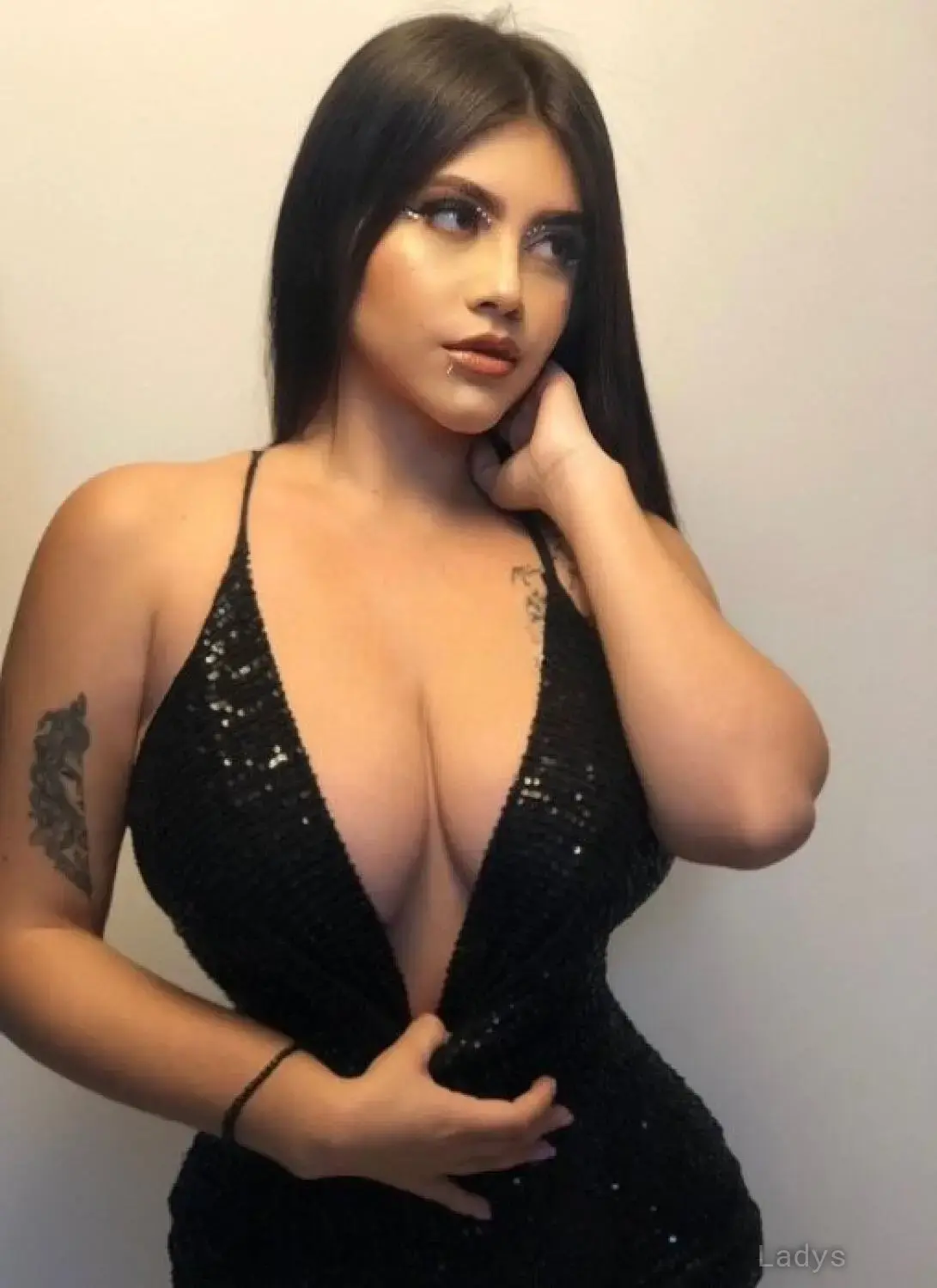 LUNA, 21 years latina escorts girl, height 160 sm, Weight 53 kg, listcrawler Zagreb