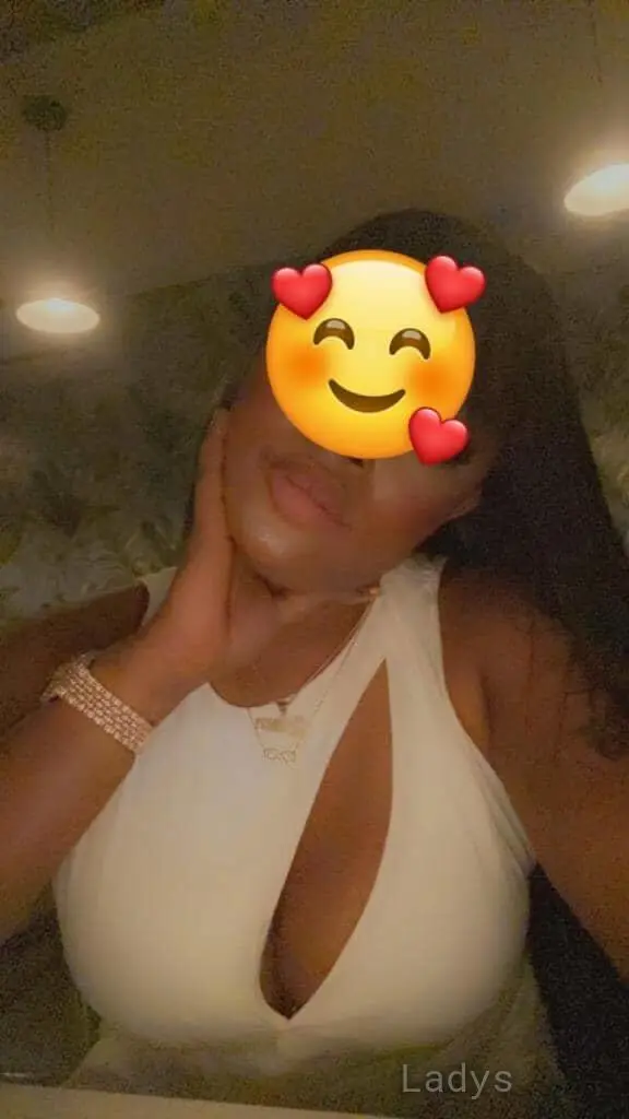 Brenda, 26 years old Lomé escort girl with big tits, height 175 sm, Weight kg