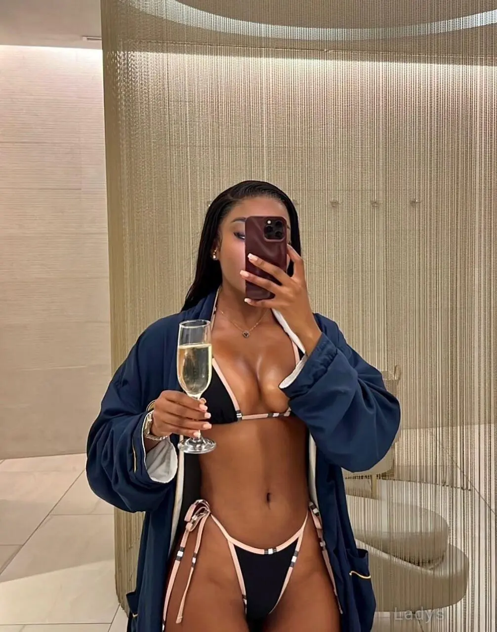 Pearl,  years old Lomé escort girl with big tits, height  sm, Weight  kg