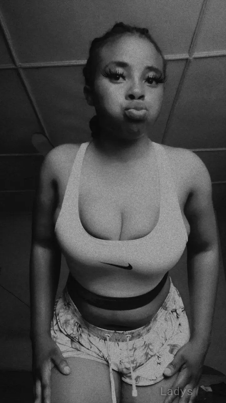Bella, 21 years beautiful nude Lomé escorts girl, height 152 sm, Weight kg