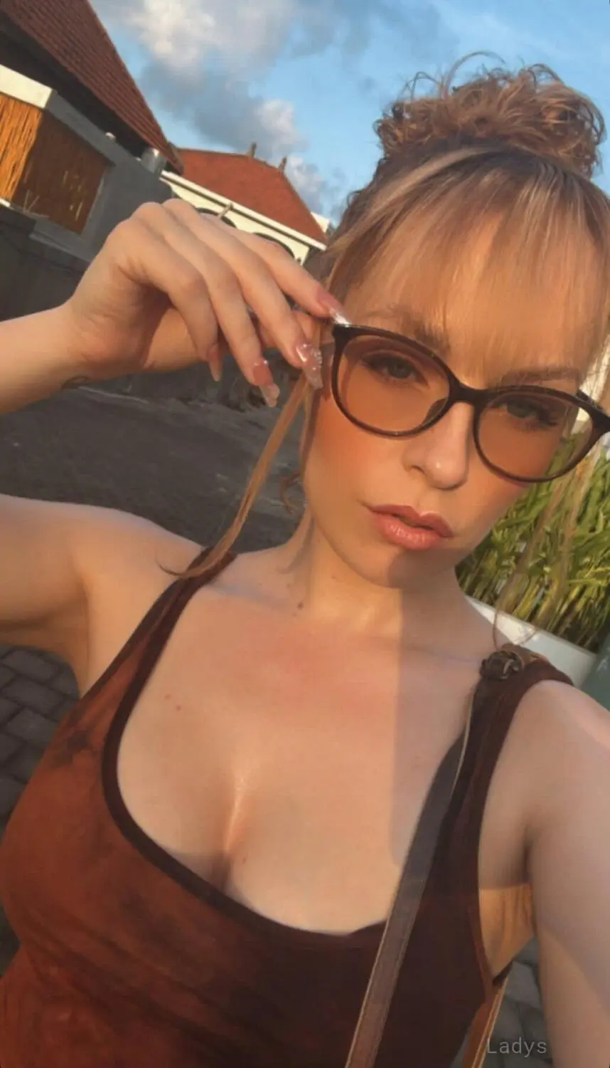 August, 27 years old London escort girl with big tits, height 170 sm, Weight kg
