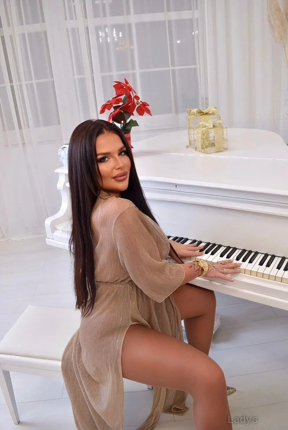 Megan, 22 years old London escort girl with big tits, height 163 sm, Weight  kg