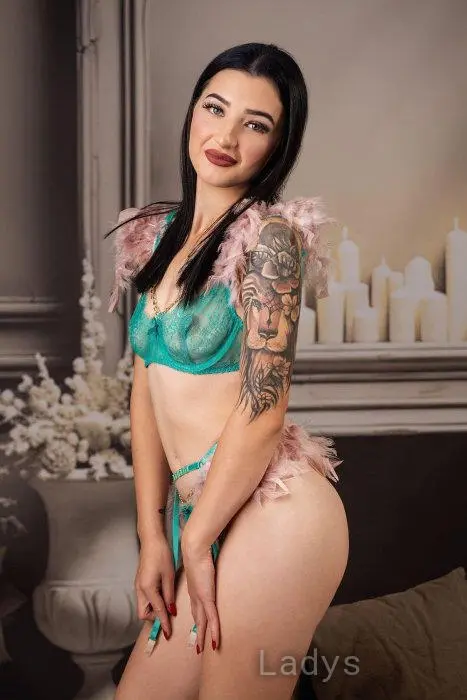 Erica, 22 years beautiful nude London escorts girl, height 166 sm, Weight 53 kg