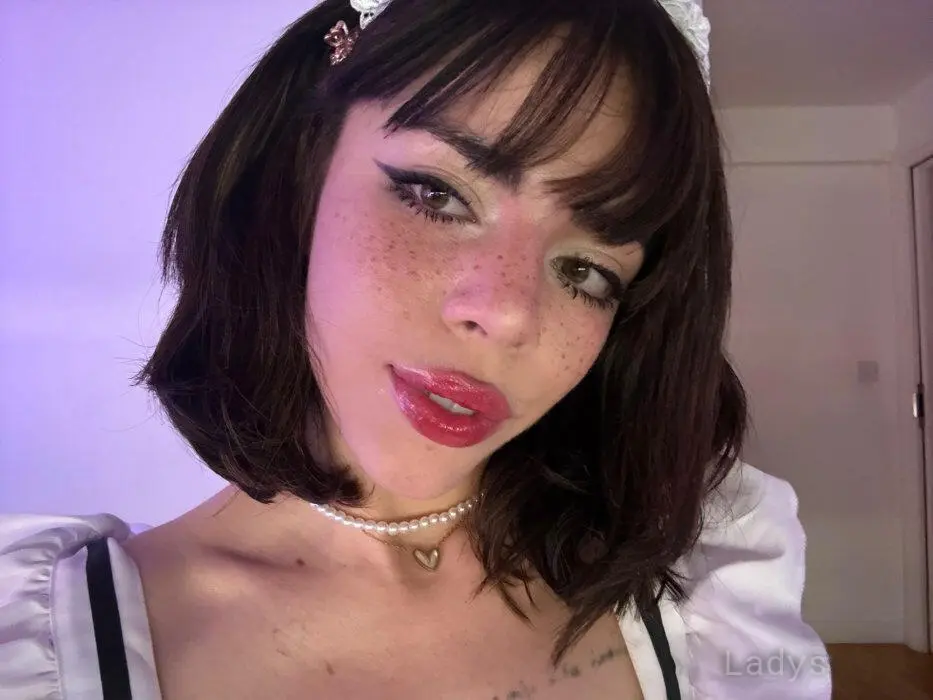 Laine, 20 years beautiful nude London escorts girl, height 163 sm, Weight 50 kg