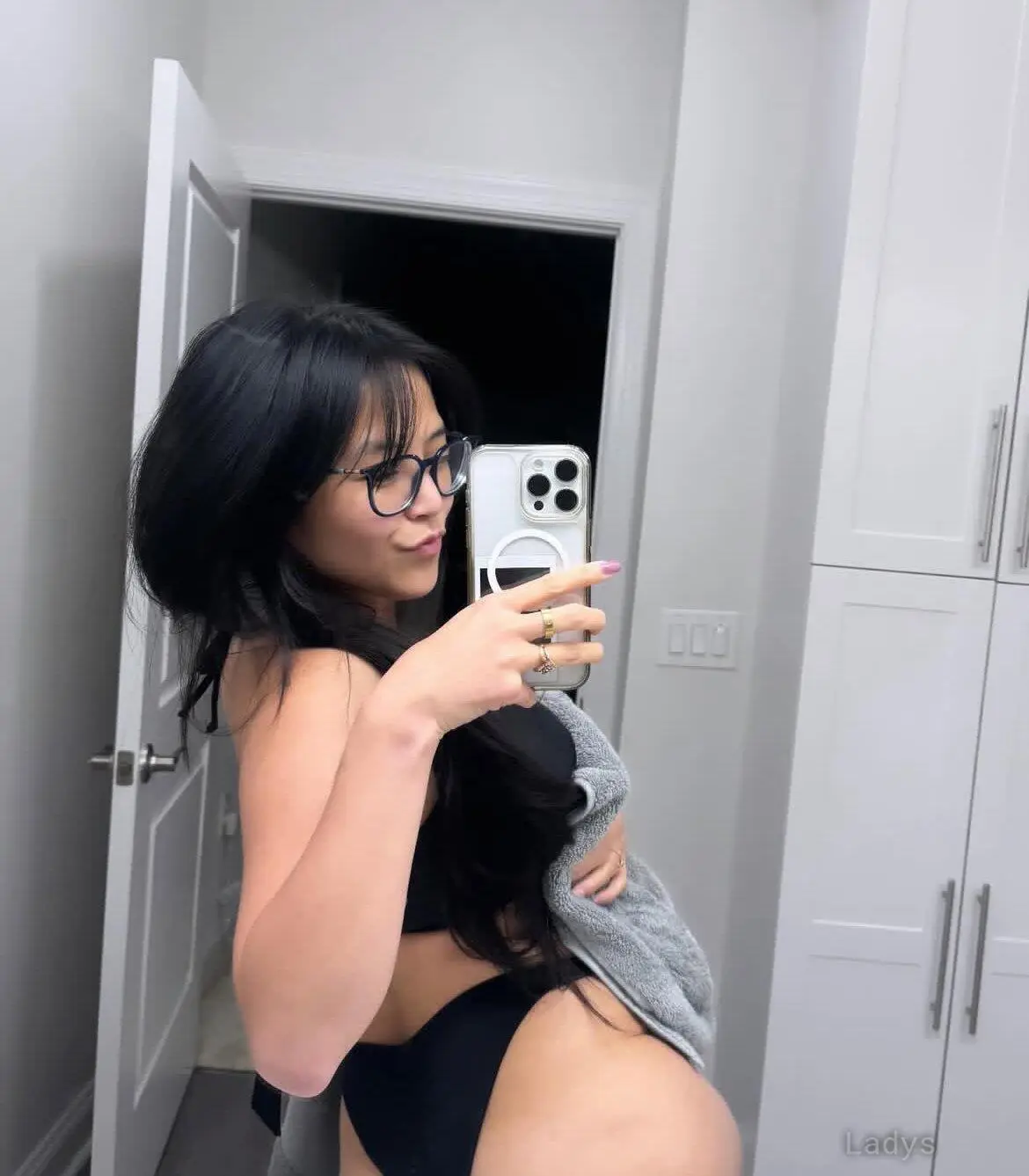 Madison, 26 years beautiful nude London escorts girl, height 167 sm, Weight  kg