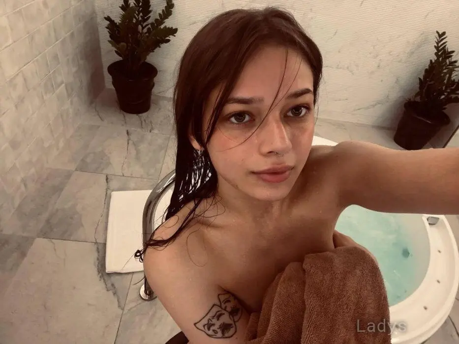Marsel, 23 years beautiful nude London escorts girl, height 166 sm, Weight 55 kg