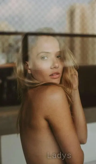 Milla, 21 years beautiful nude London escorts girl, height 170 sm, Weight 57 kg