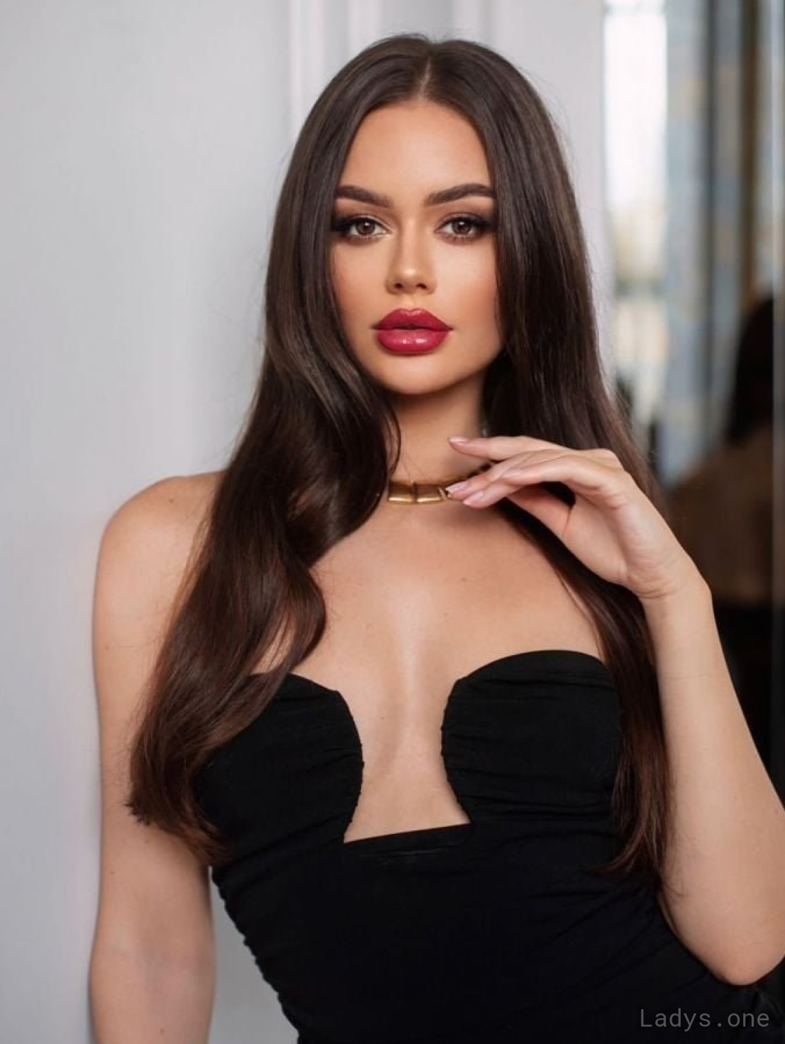 Pauline, 23 years beautiful nude London escorts girl, height 172 sm, Weight 55 kg