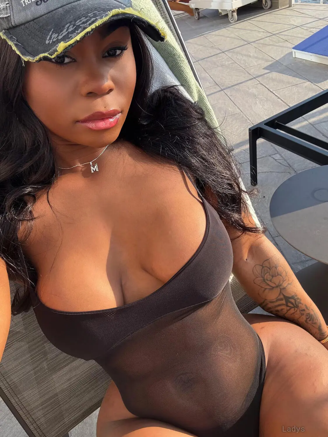RIRI, 25 years beautiful nude London escorts girl, height 165 sm, Weight 57 kg