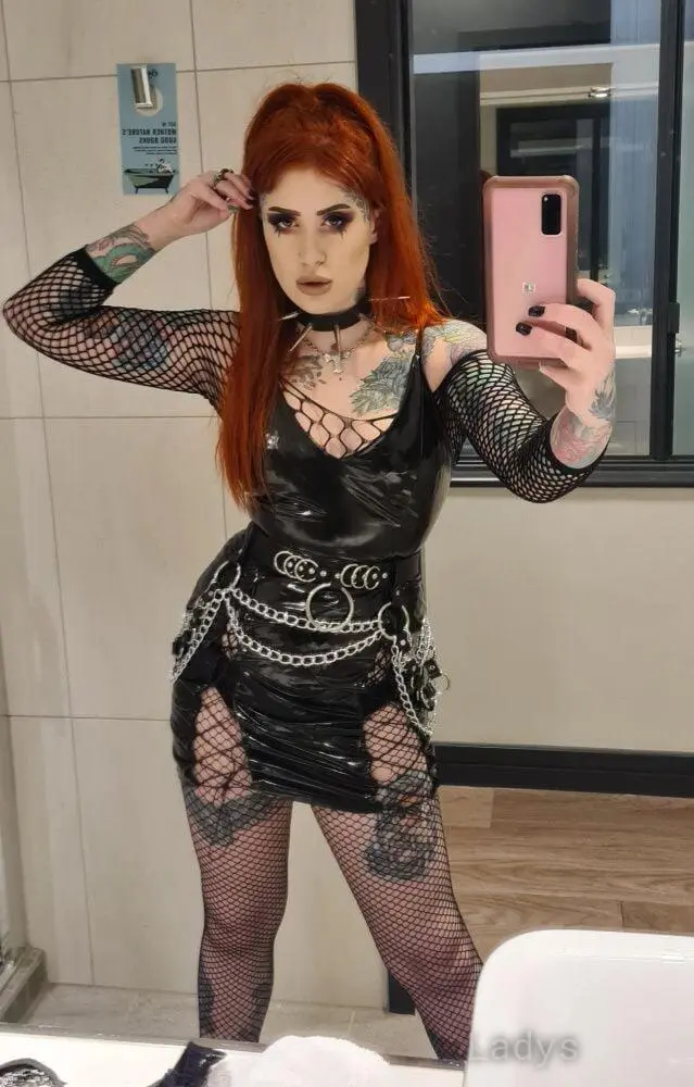 Roo Morgue, 28 years beautiful nude London escorts girl, height 158 sm, Weight 60 kg